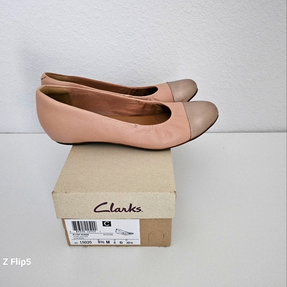 Clarks flat - Picture 2 of 3